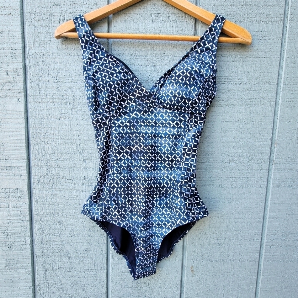Niptuck Slimming Plunge V-Neck One Piece Navy Blue and White size 4